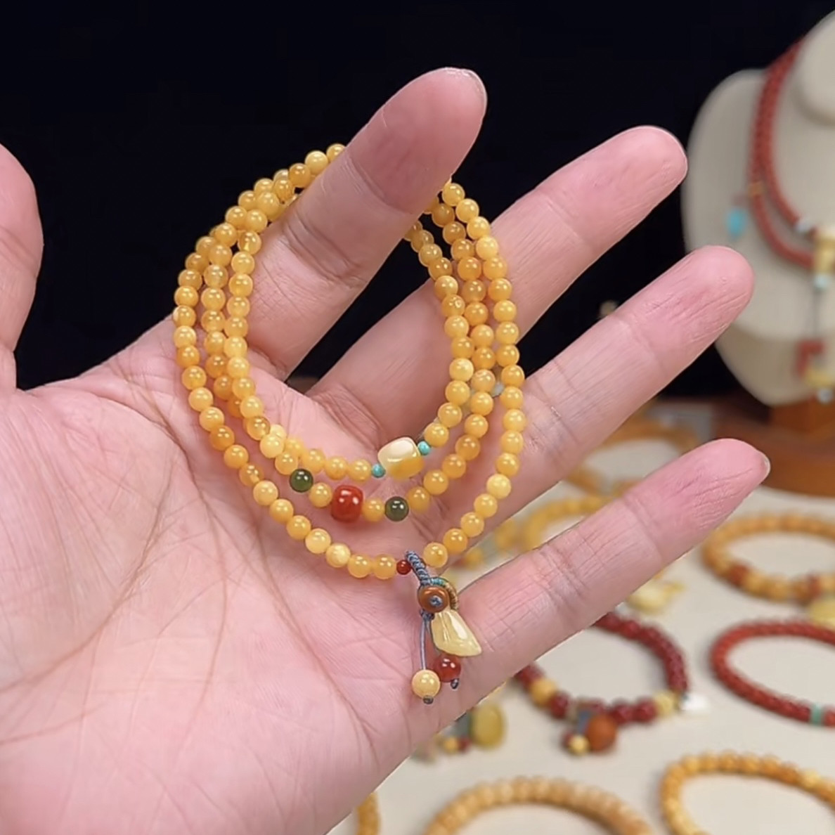 原矿俄料老花蜡三圈小珠径蜜蜡手链