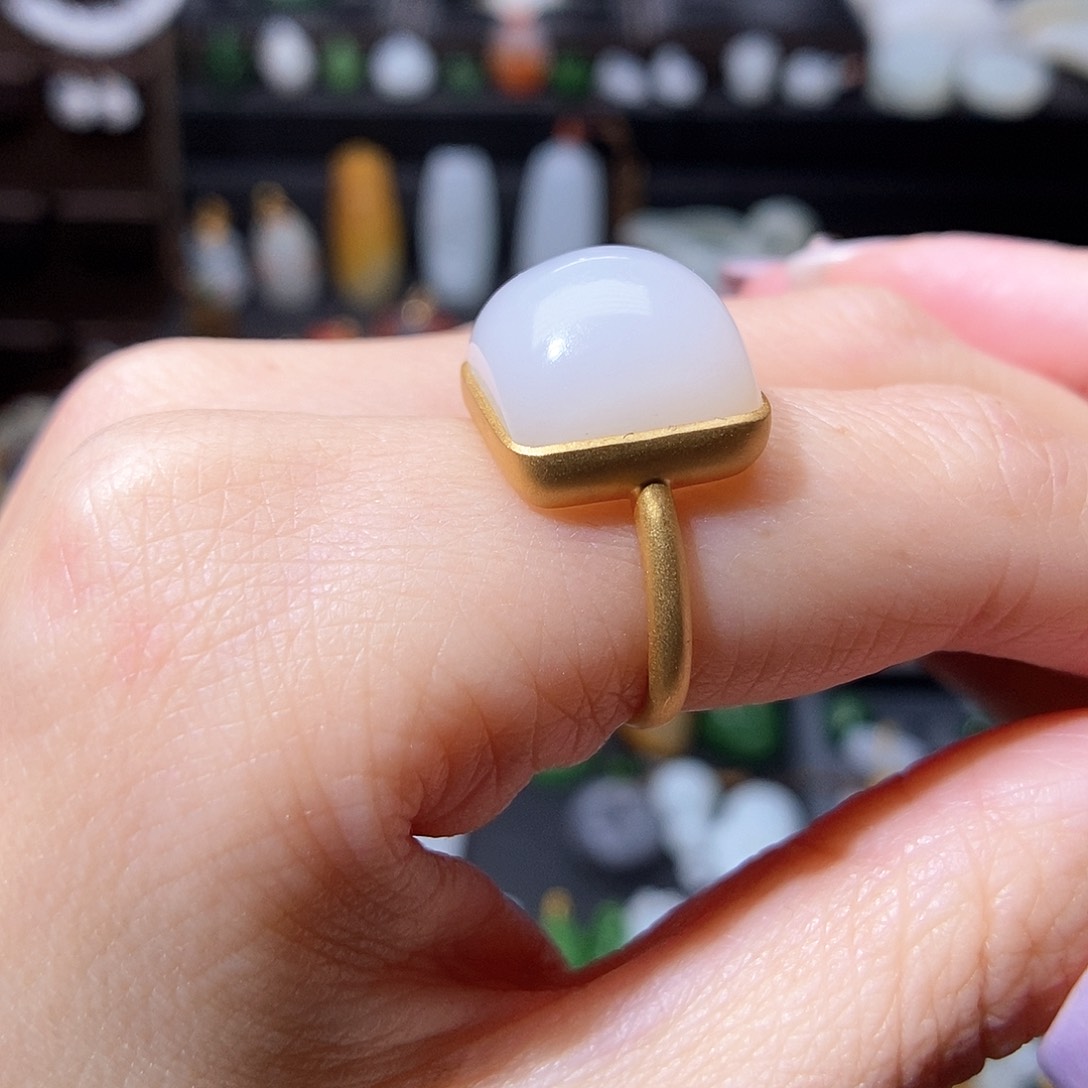 和田玉挂件18K金镶嵌