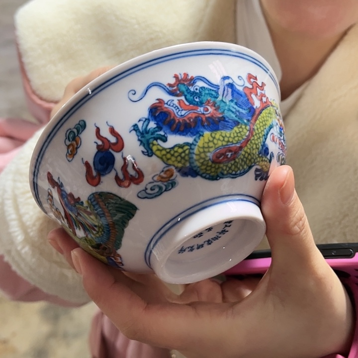 瓷片//////直径12.5厘米。红。