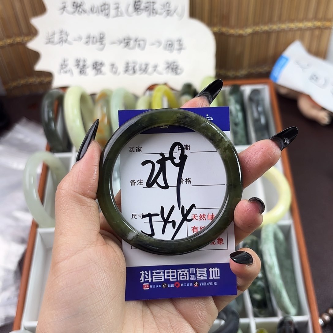 蛇纹石玉手镯未镶嵌桂***哭