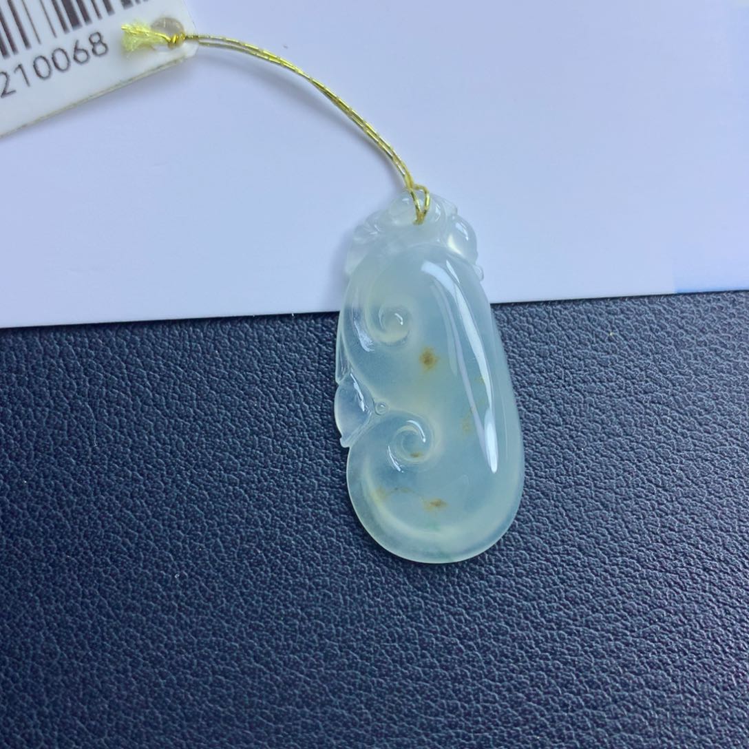 翡翠颈饰未镶嵌如意