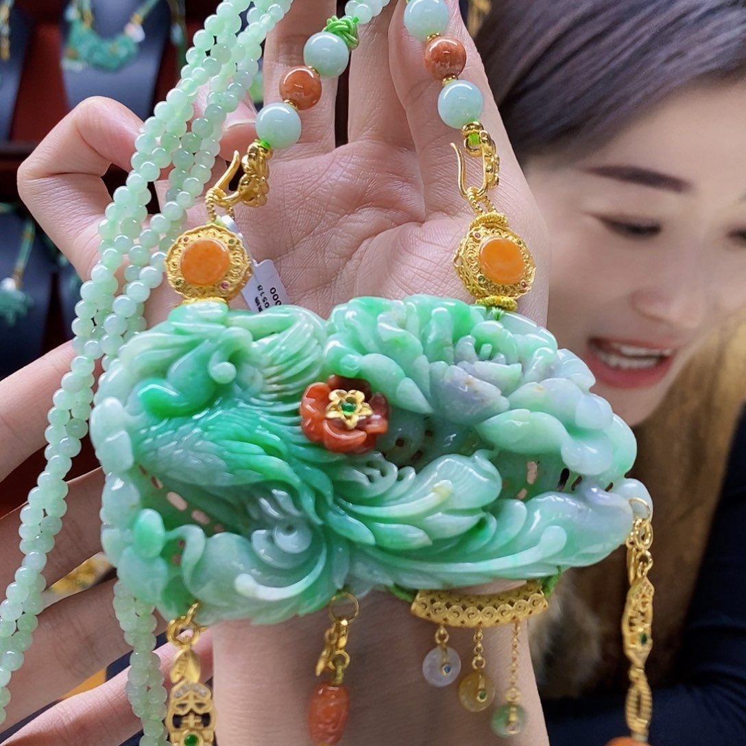 翡翠未镶嵌颈饰吊坠