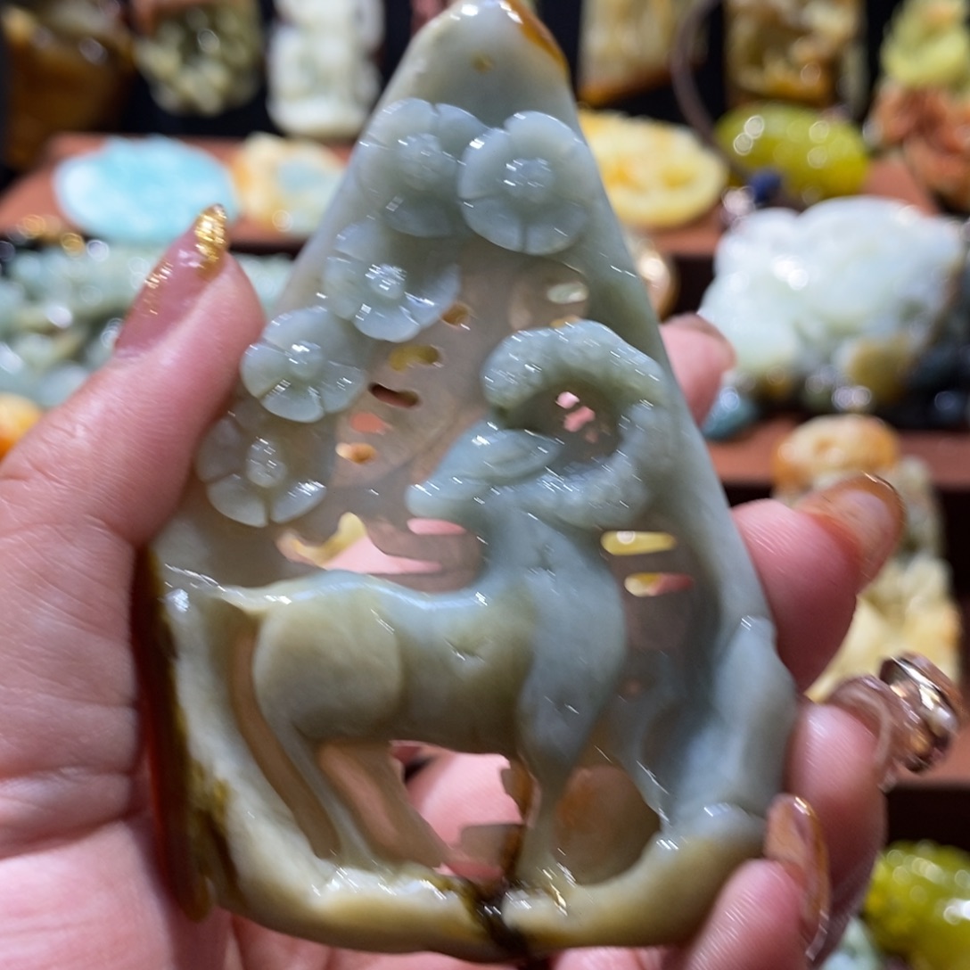 蛇纹石玉颈饰未镶嵌