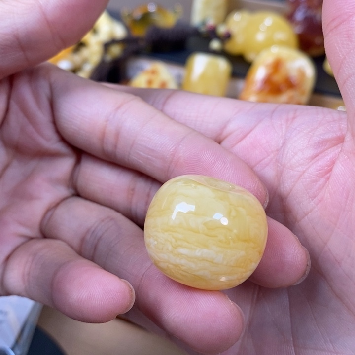 未镶嵌琥珀裸石墩子