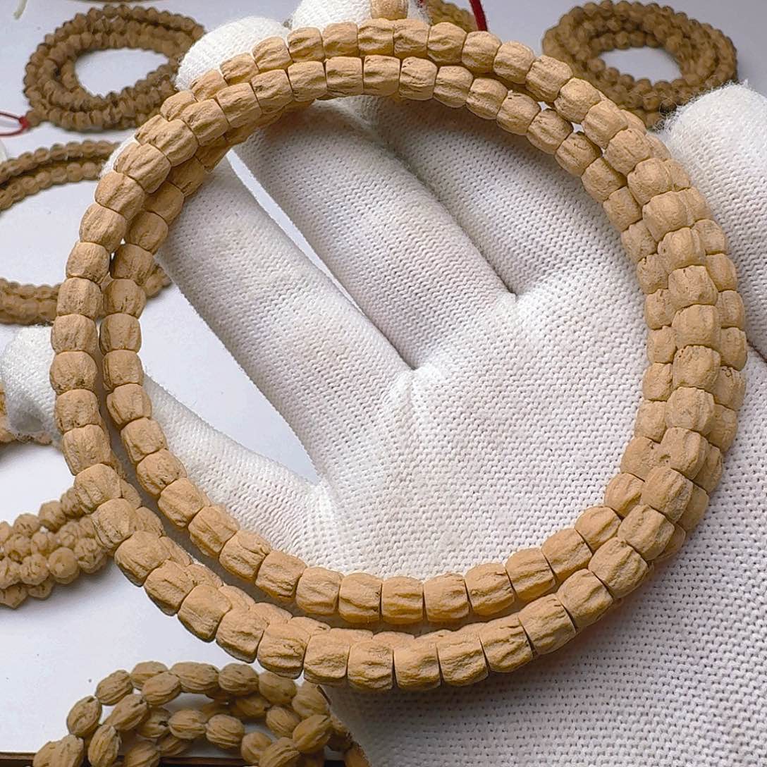 柏香籽/百香籽吊坠M****m