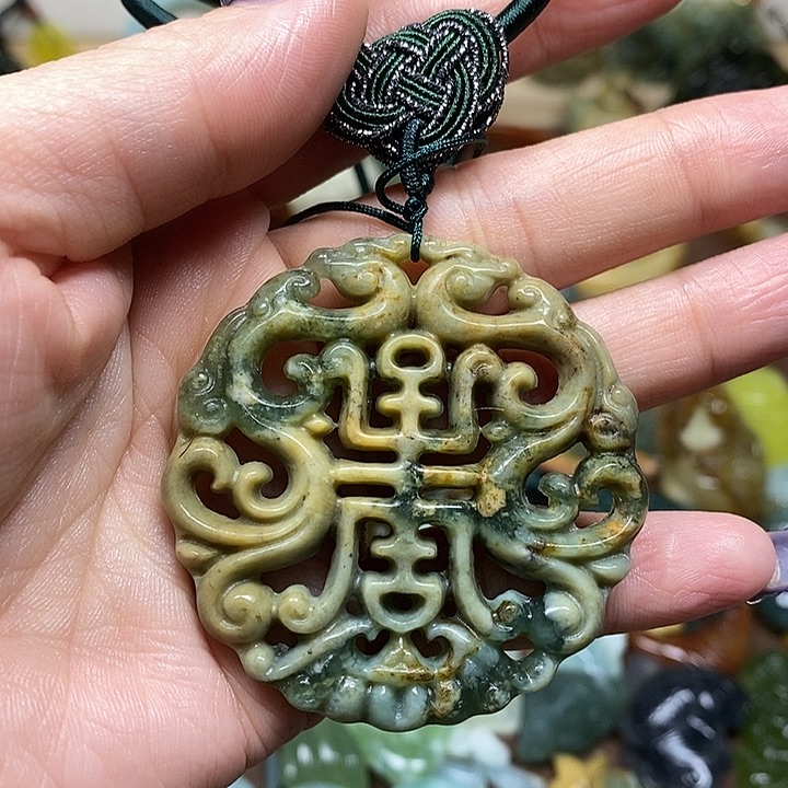 蛇纹石玉吊坠未镶嵌