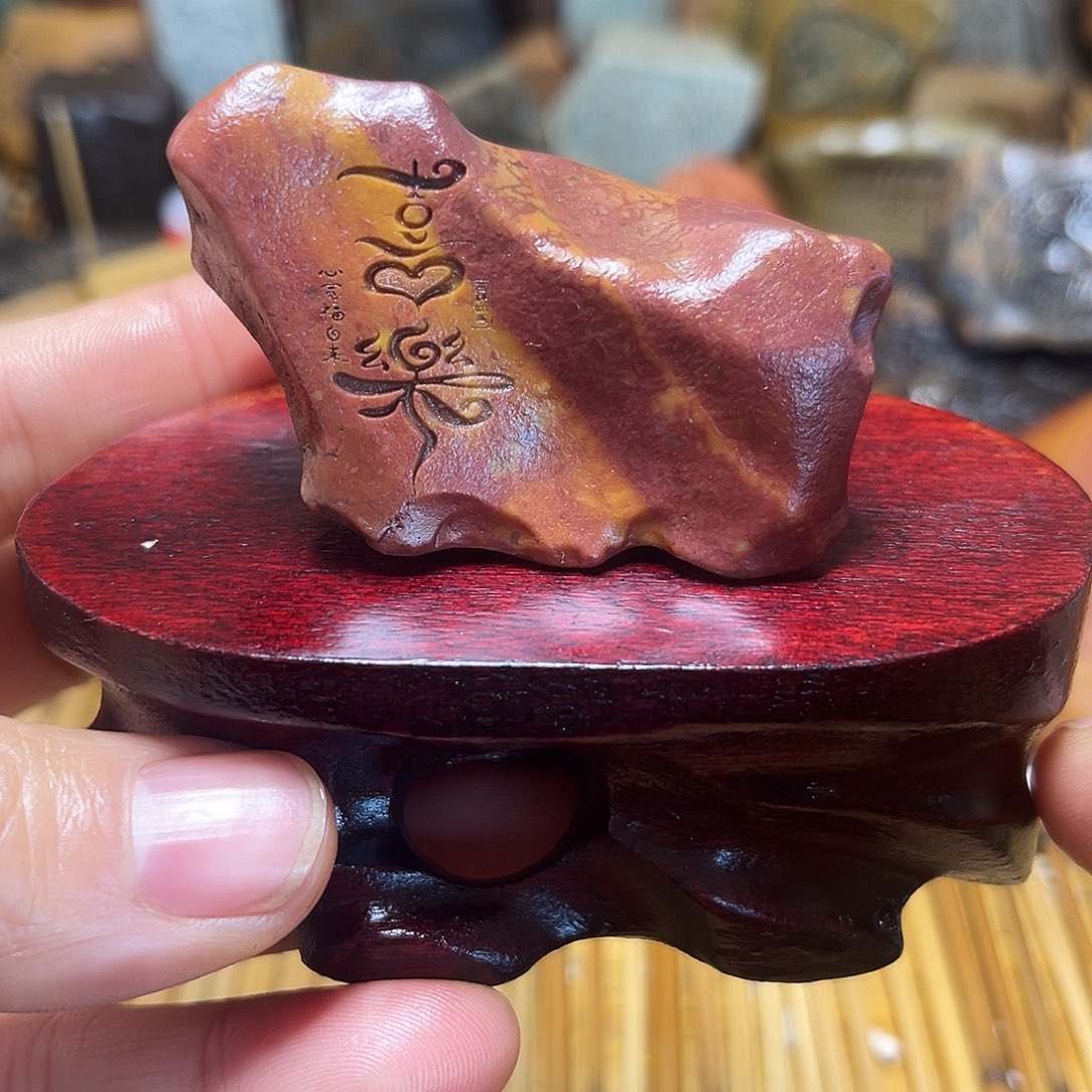 新疆原石雕刻手把件