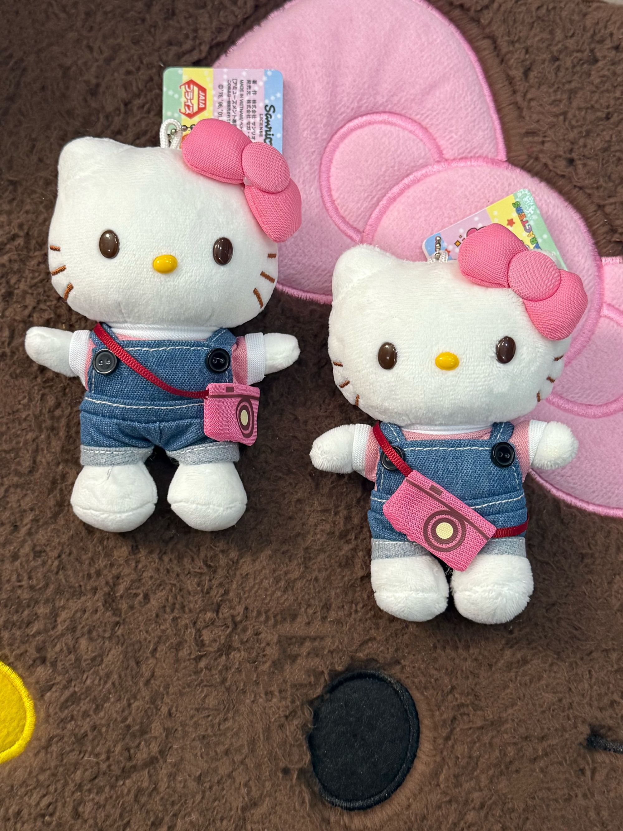 牛仔背带相机包helloKitty包包挂件毛绒挂饰kitty挂件