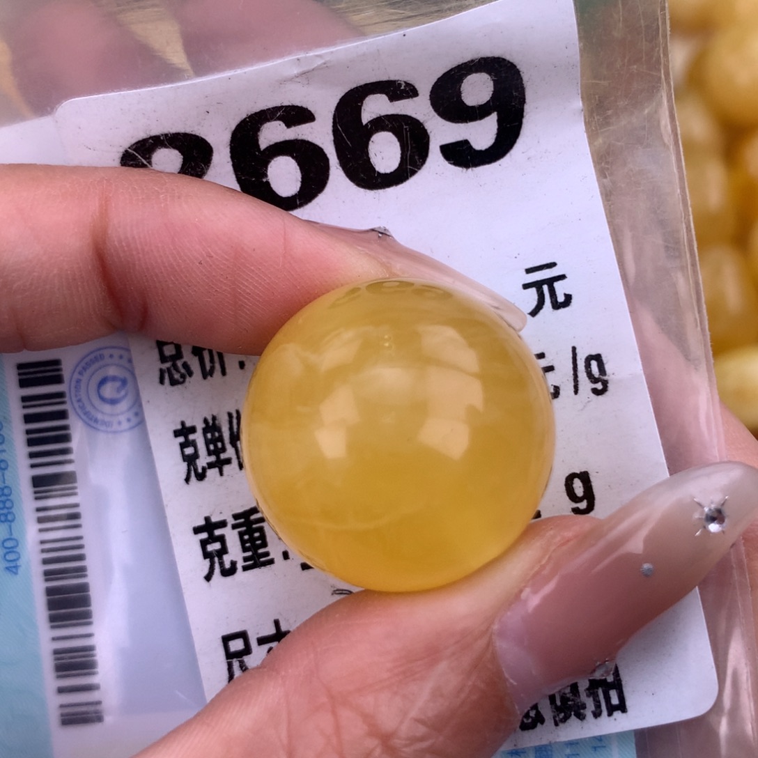 琥珀未镶嵌珠宝奇石22.7 磕碰