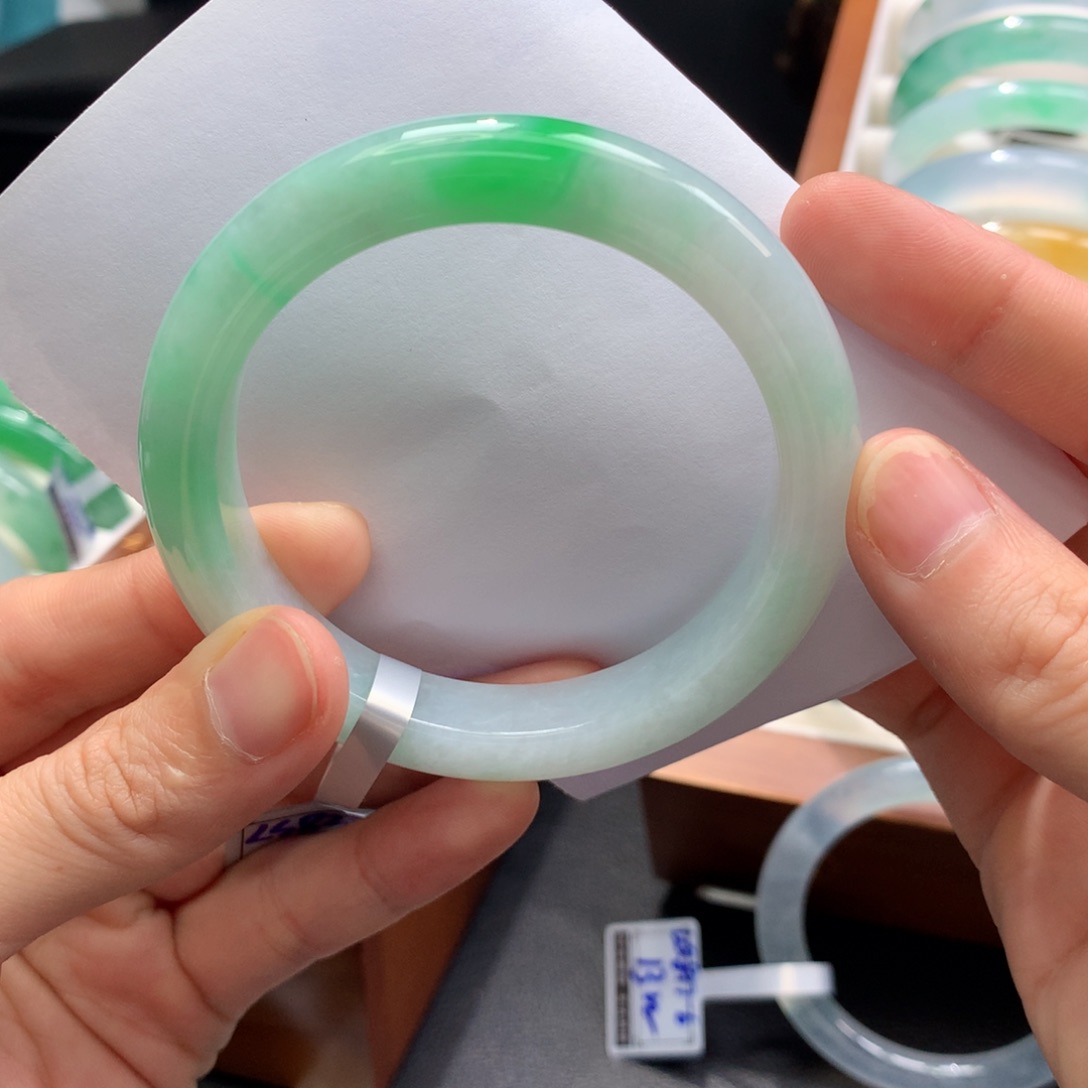 未镶嵌手镯翡翠翡翠手镯 9