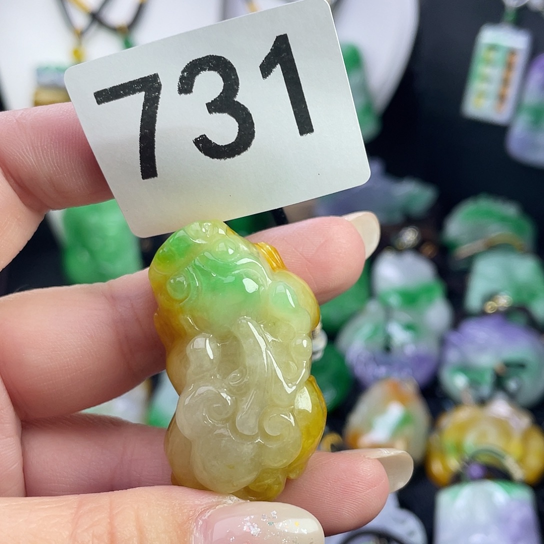 翡翠未镶嵌吊坠(赠链)