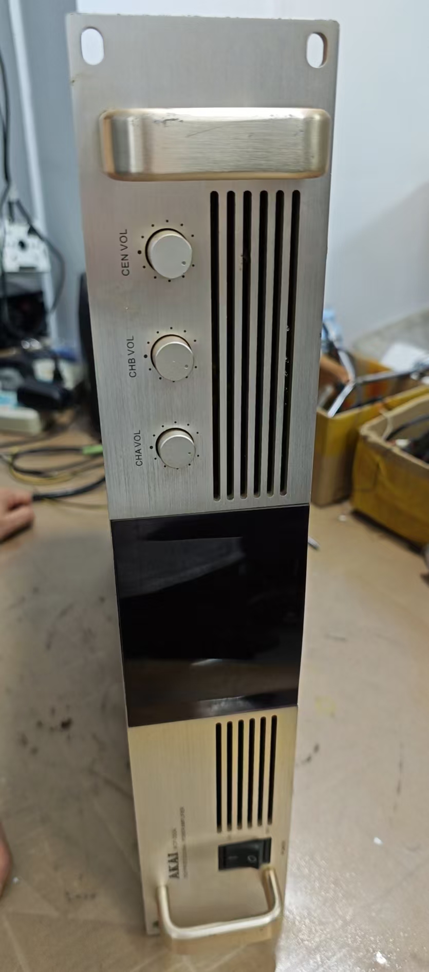 8新  专业功放一台，不包邮运费到付