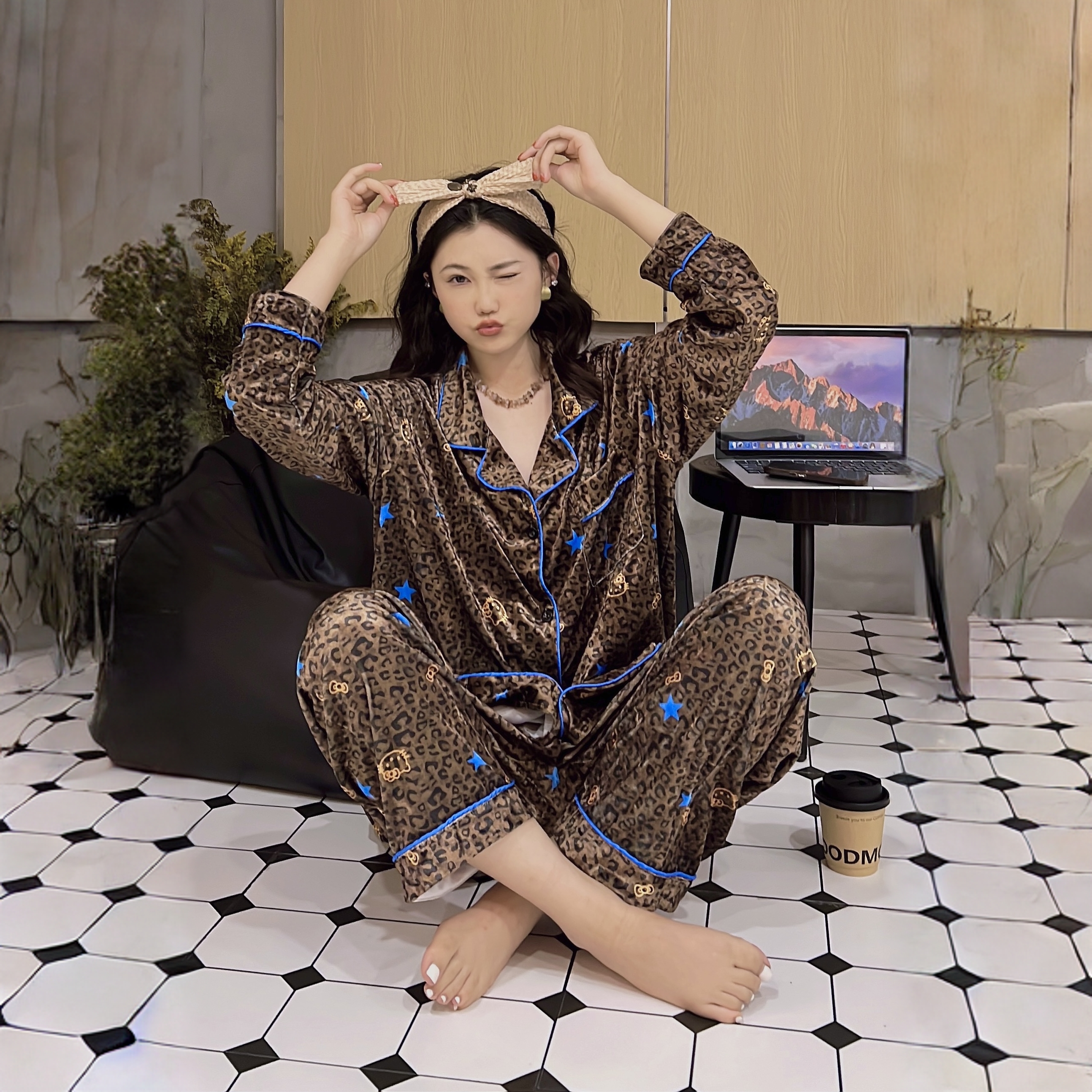 【凯蒂猫猫】秋冬长袖长裤可爱宽松圆领雪花绒可外穿休闲家居服1559