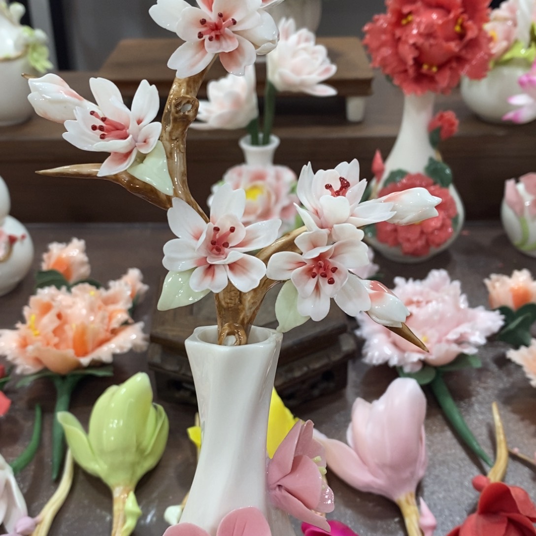 手工陶瓷精致摆件