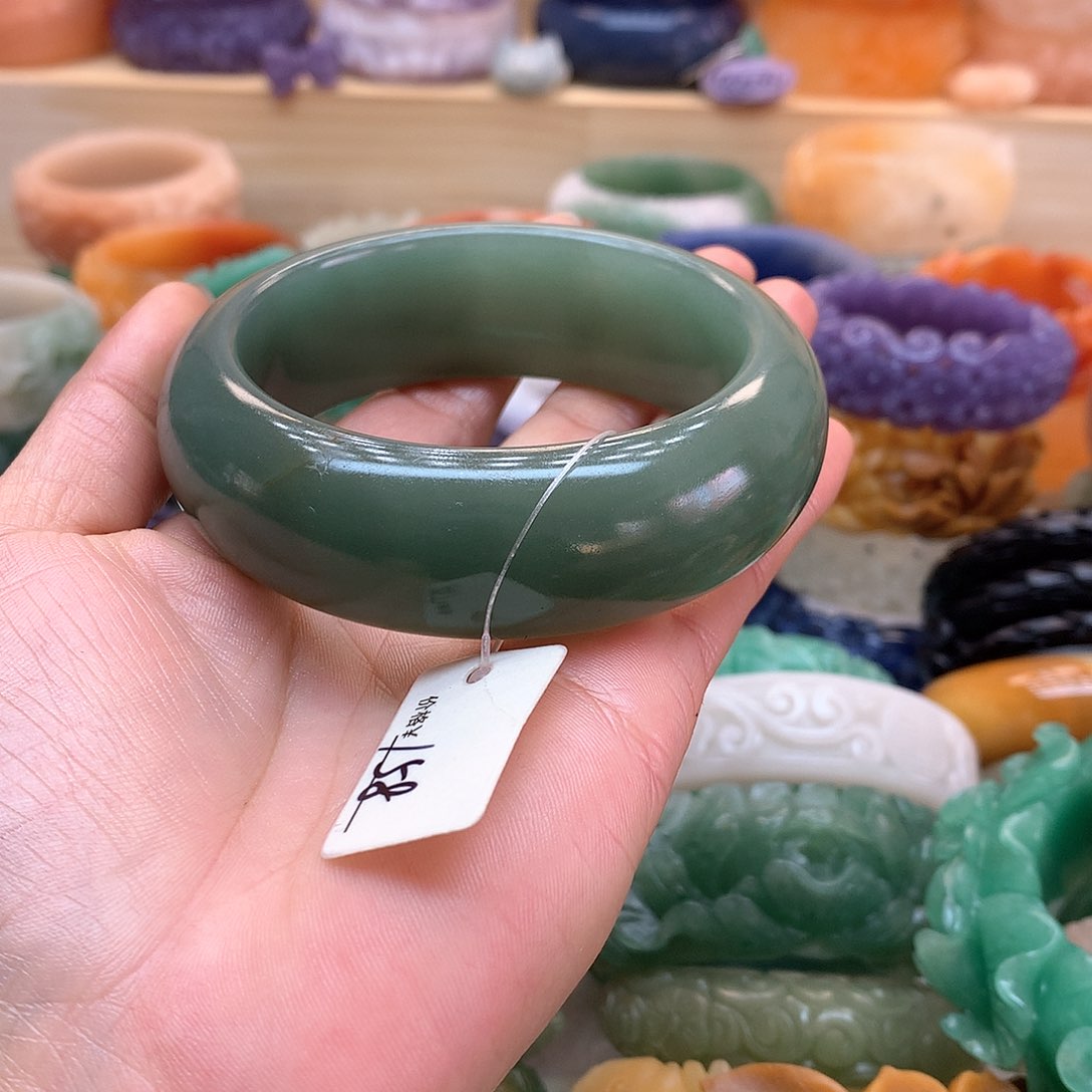 未镶嵌手镯石英质玉