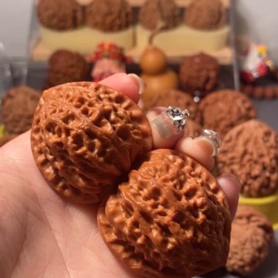 文玩核桃吊坠40金牛