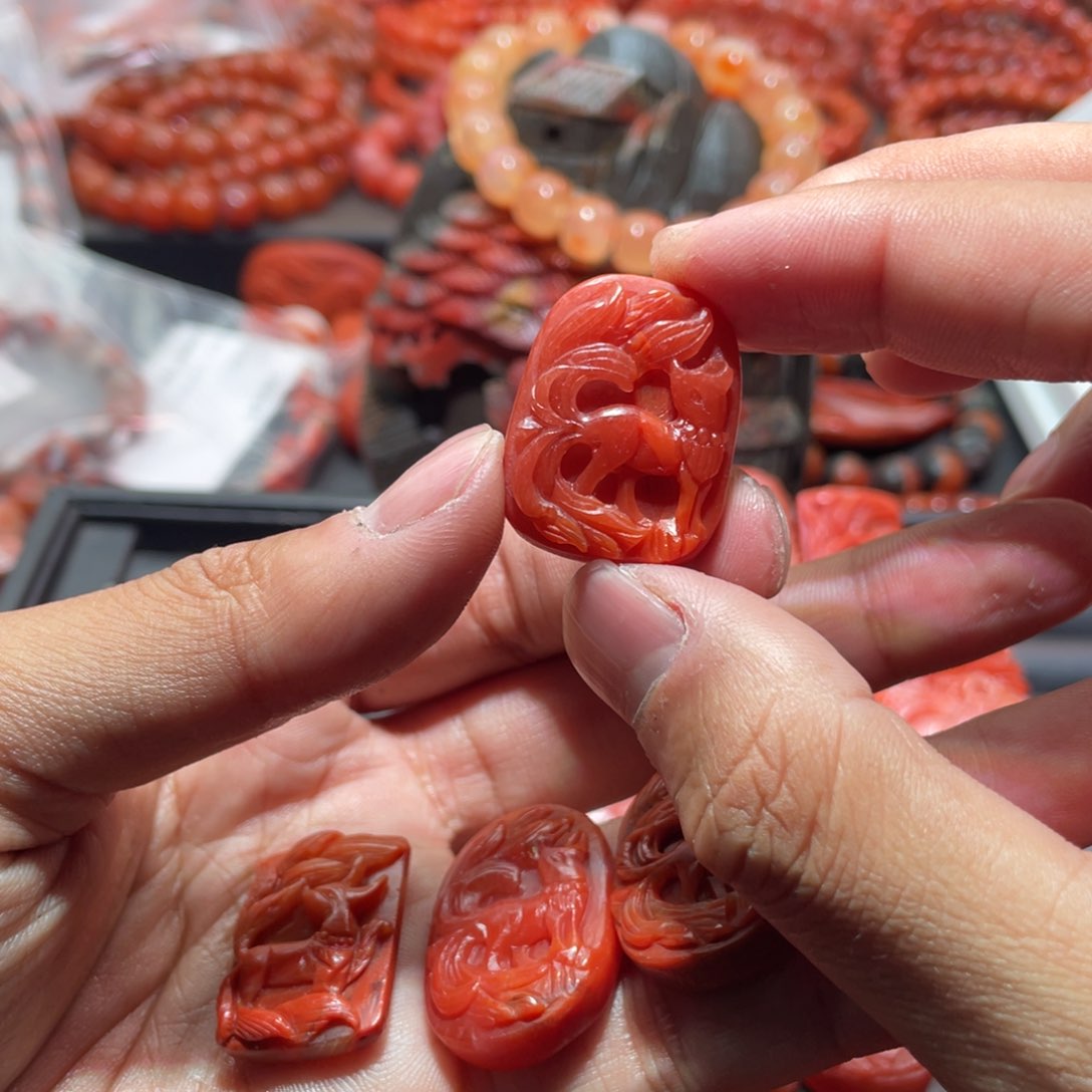 南红玛瑙手链未镶嵌?