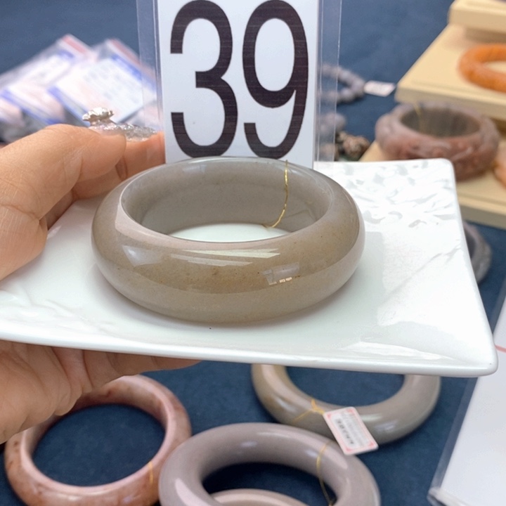 石英岩玉未镶嵌手镯