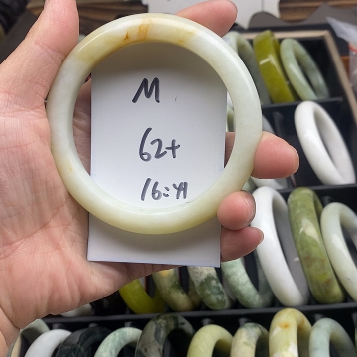 旺****蛇纹石玉未镶嵌手镯
