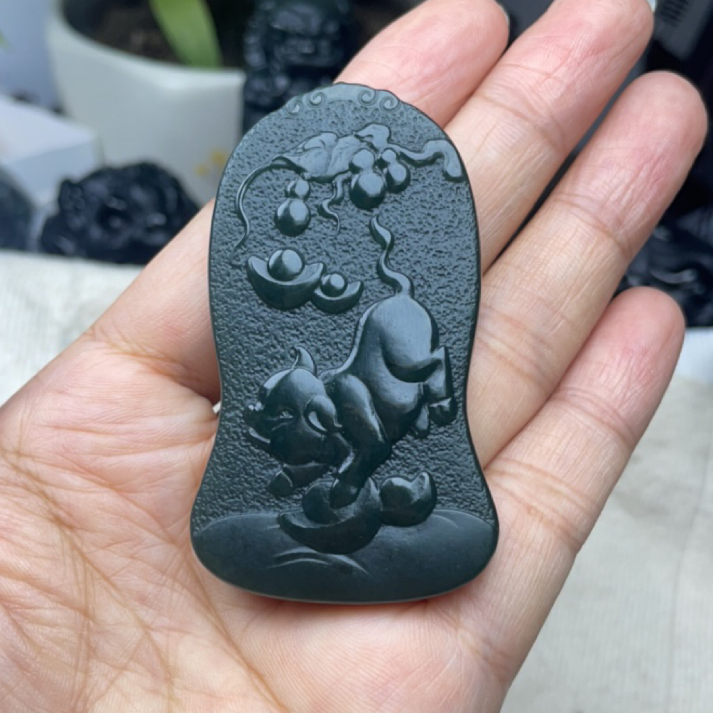 和田玉青玉属猪生肖守护神阿米陀佛双面雕刻挂件