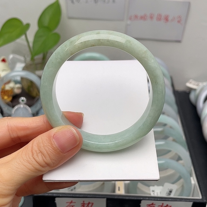 娳***眠翡翠未镶嵌手镯54正圈