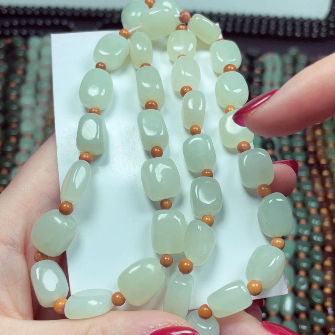 和田玉颈饰未镶嵌