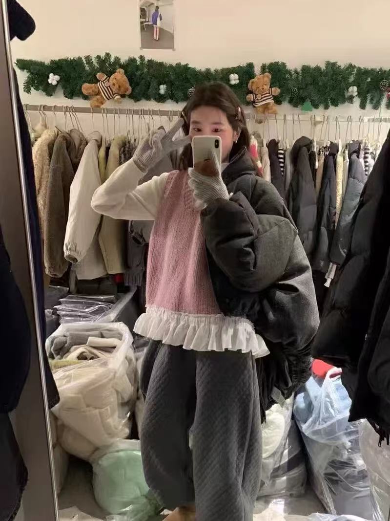  路一.韩国 Seoul    甜美百搭下摆拼接花边马甲V领显瘦背心 