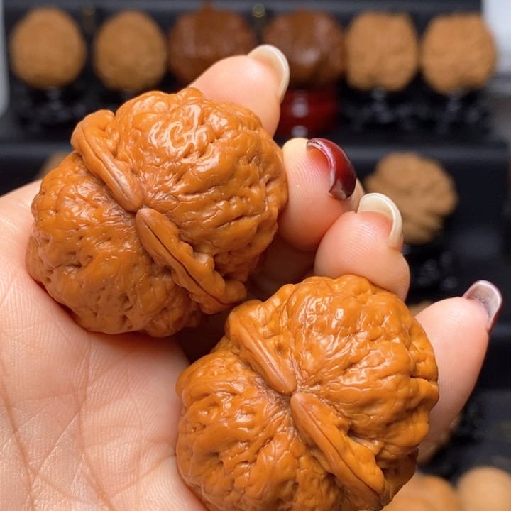 文玩核桃吊坠帝王蟾