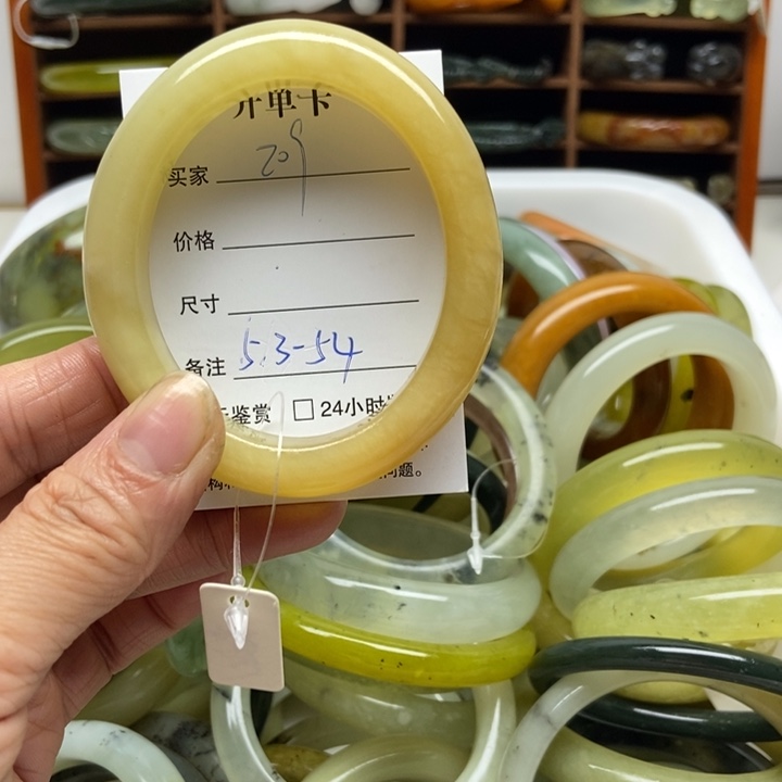 樱***美蛇纹石玉未镶嵌手镯