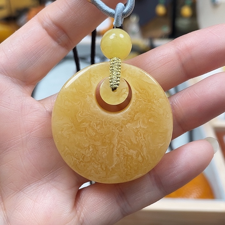 琥珀珠宝奇石未镶嵌扣重14..7克