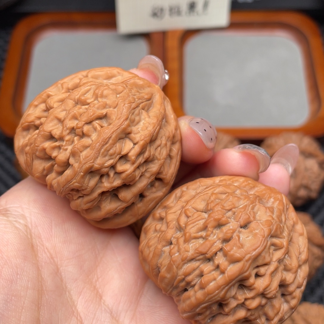 文玩核桃吊坠虎头王