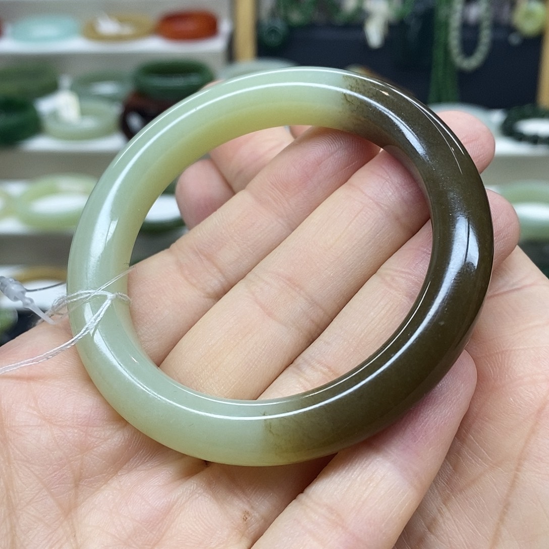 和田玉（糖玉）未镶嵌手镯