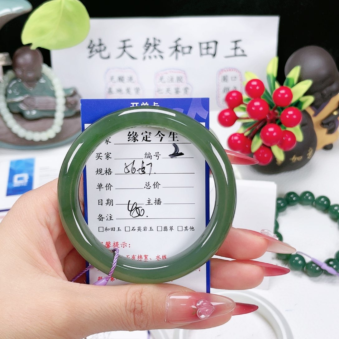 和田玉手镯未镶嵌