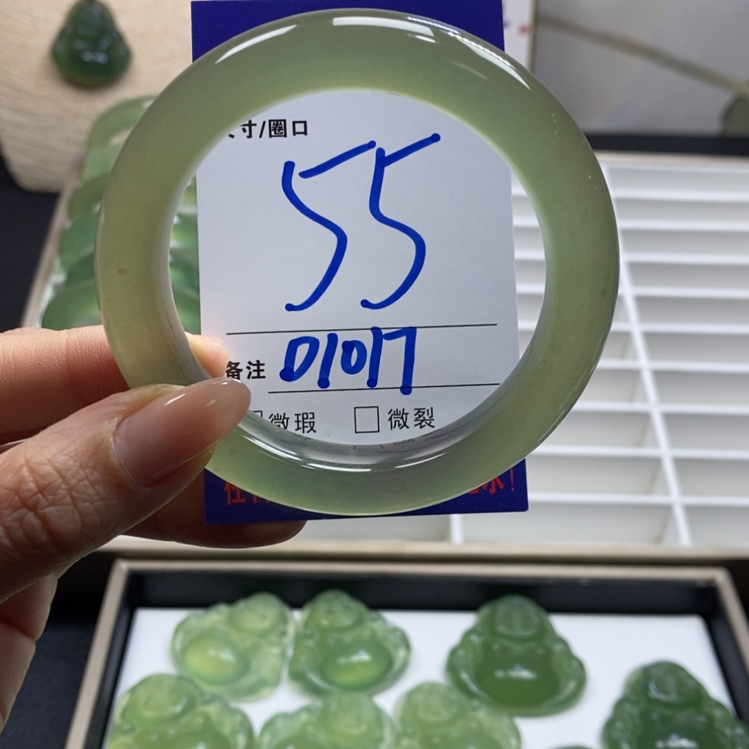 蛇纹石玉手镯未镶嵌