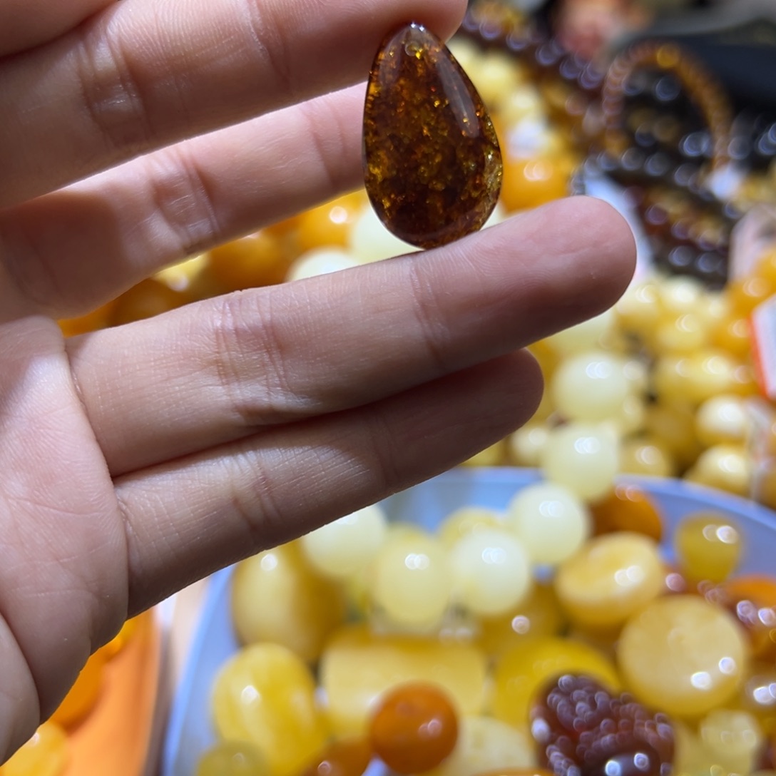 琥珀珠宝奇石未镶嵌