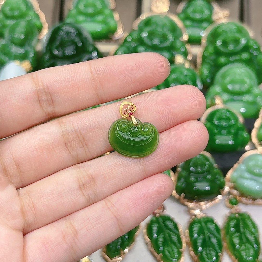 和田玉（碧玉）颈饰18K金镶嵌