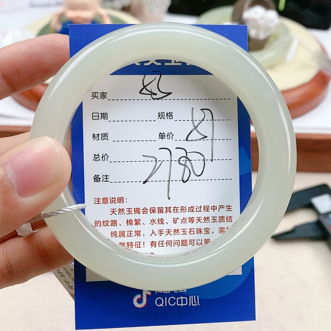 和田玉手镯未镶嵌