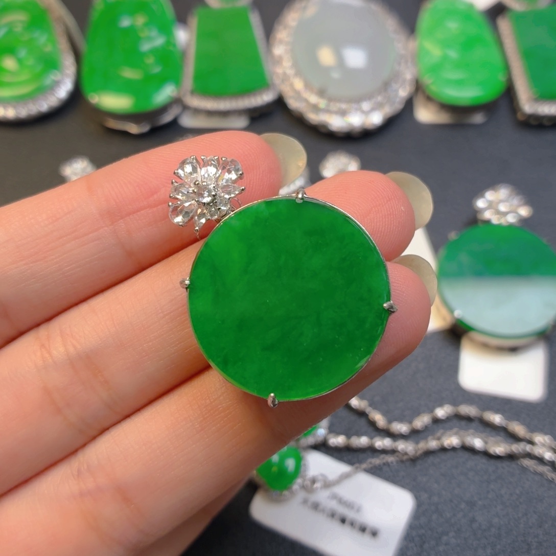 鱼***戈翡翠银S925镶嵌颈饰