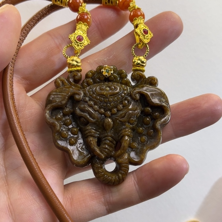 翡翠吊坠(赠链)未镶嵌代编织
