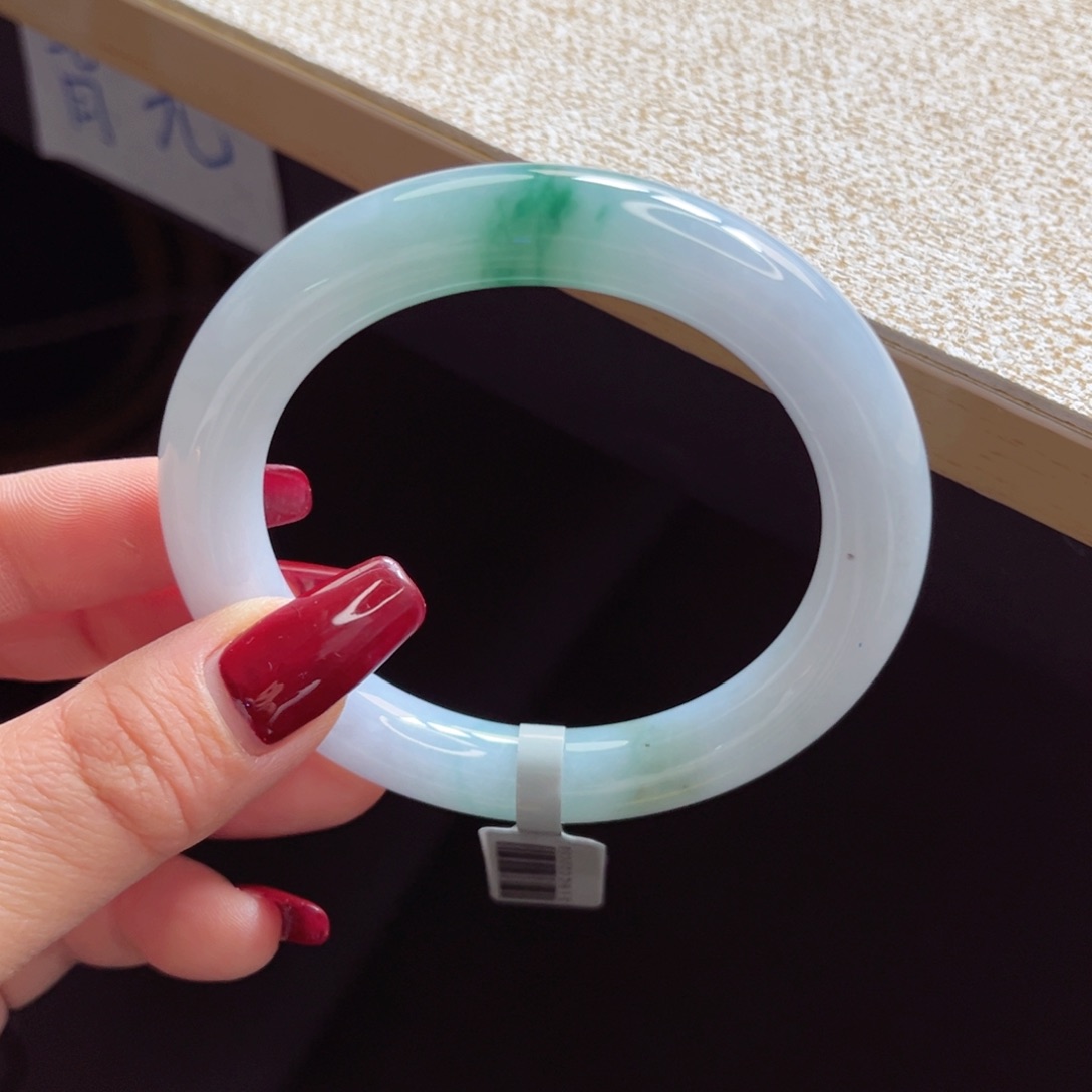 翡翠手镯未镶嵌手镯