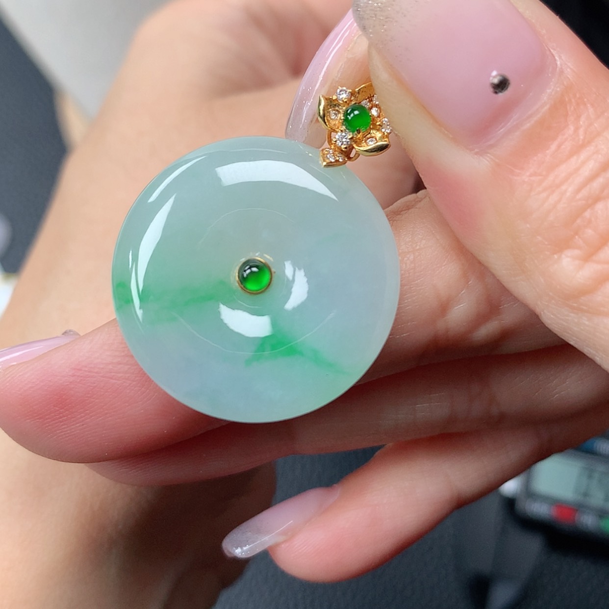 【闪购商品】翡翠18K金镶嵌吊坠(赠链)