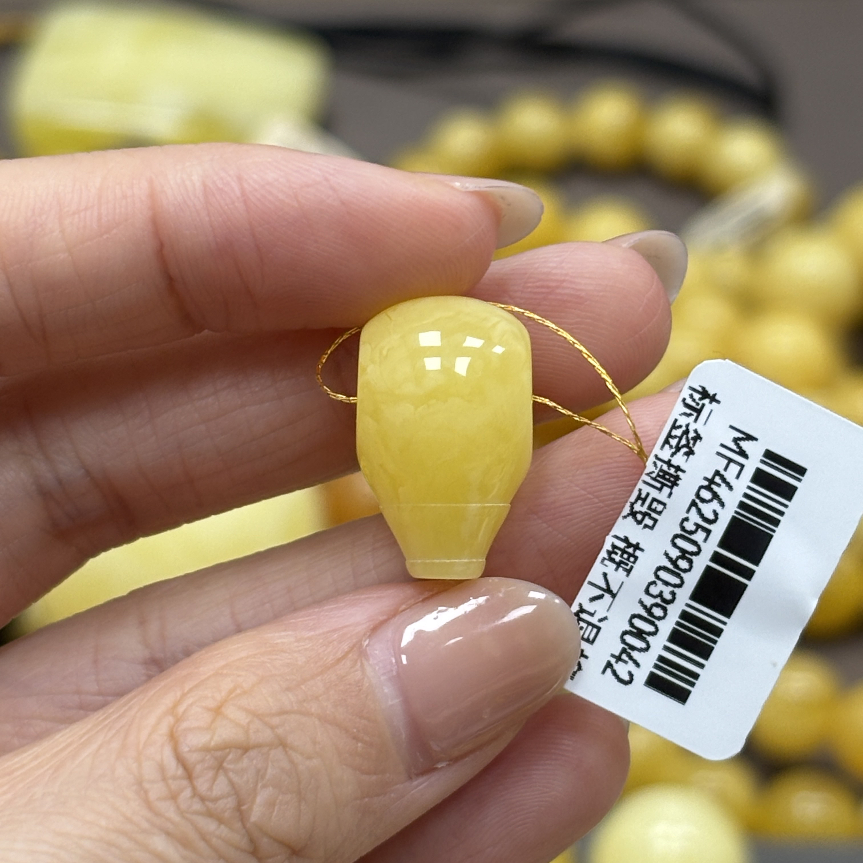 11.9*19.6*12.3mm 小妖珠宝天然原矿琥珀蜜蜡