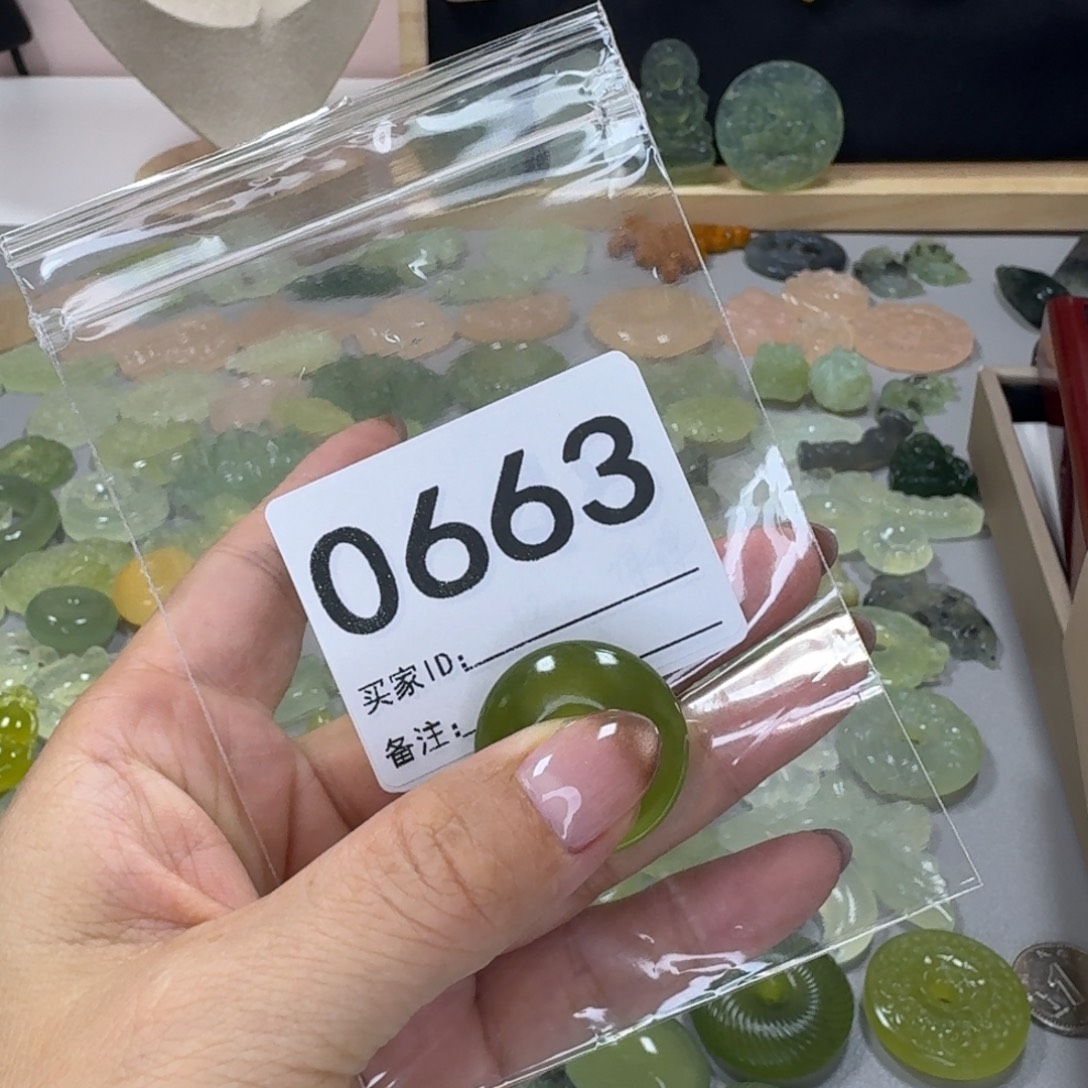 朝****岫玉合金颈饰精美礼品