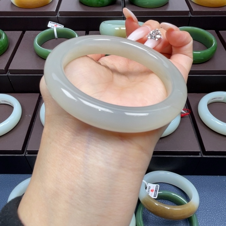 和田玉未镶嵌手镯