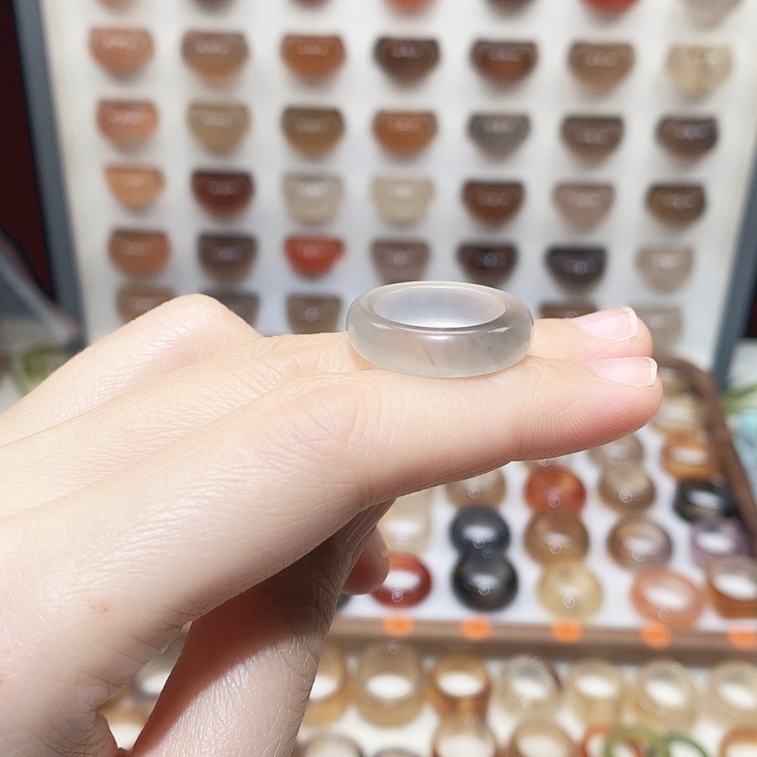 玛瑙/玉髓未镶嵌戒指港11码岫玉不退换