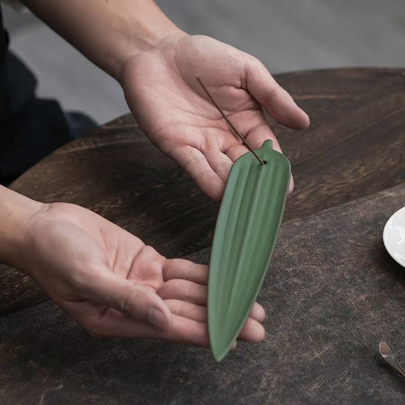 墨绿色陶瓷香炉底座摆件