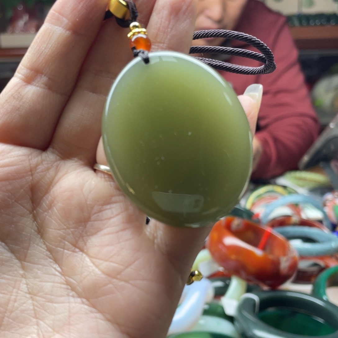 石英岩玉未镶嵌手镯