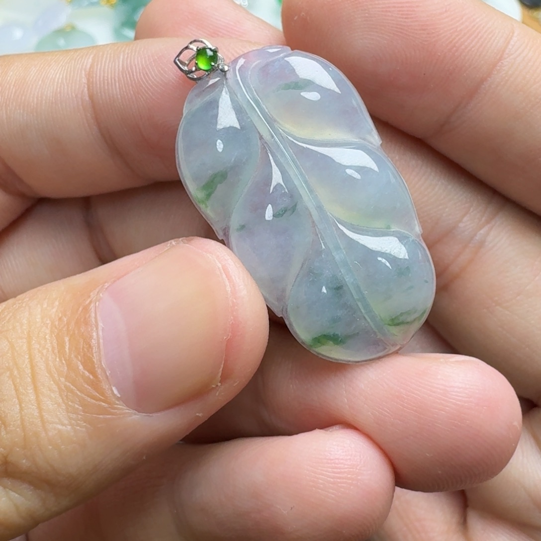 翡翠18K金镶嵌颈饰叶子