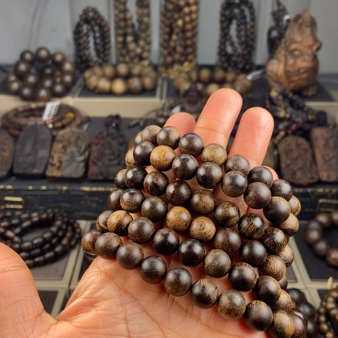 沉香手串白*越南芽庄白棋玉化留疤