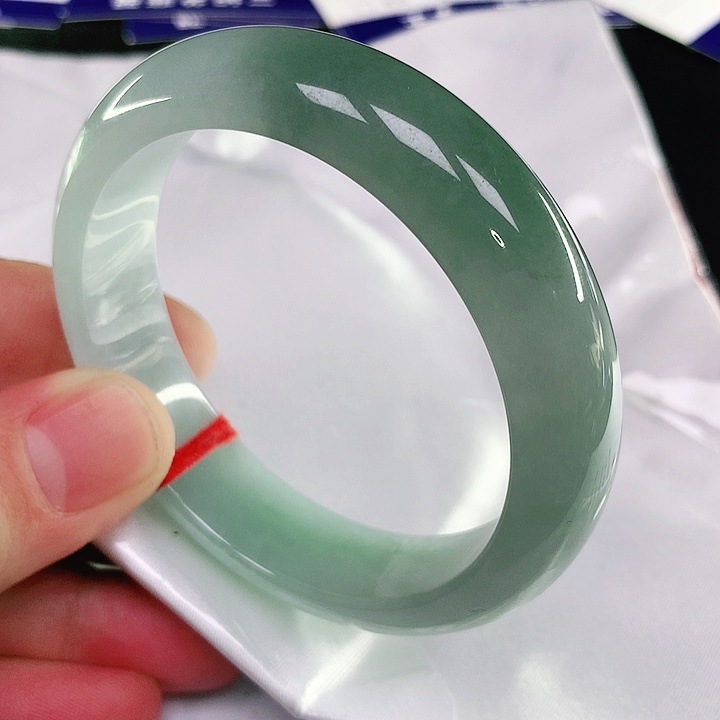 翡翠手镯未镶嵌翡翠手镯未镶嵌